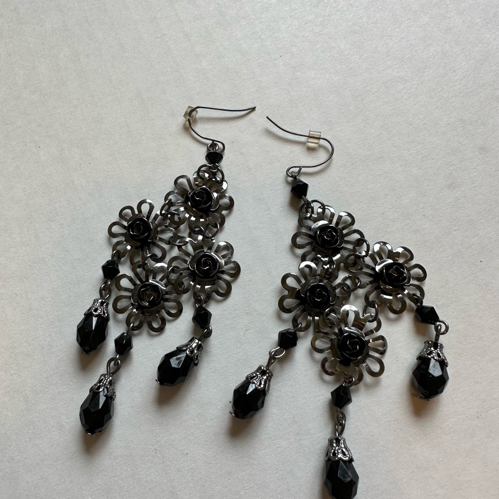 Black Floral Chandelier Earrings 7$